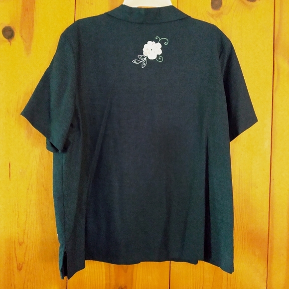 NWOT Sag Harbor Linen Shirt with Floral Embroidery Detail Short Sleeves - Picture 2 of 6